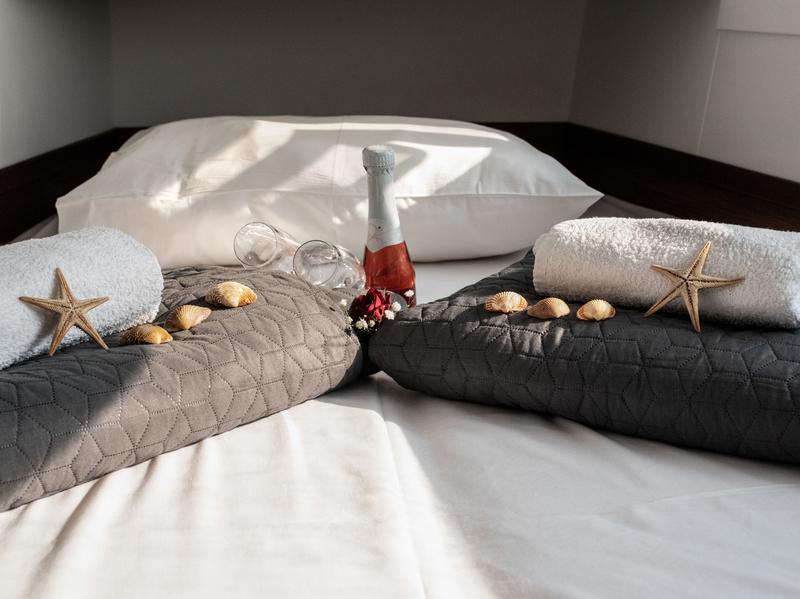 Book yachts online - catamaran - Lagoon 40 - Il Vento - rent