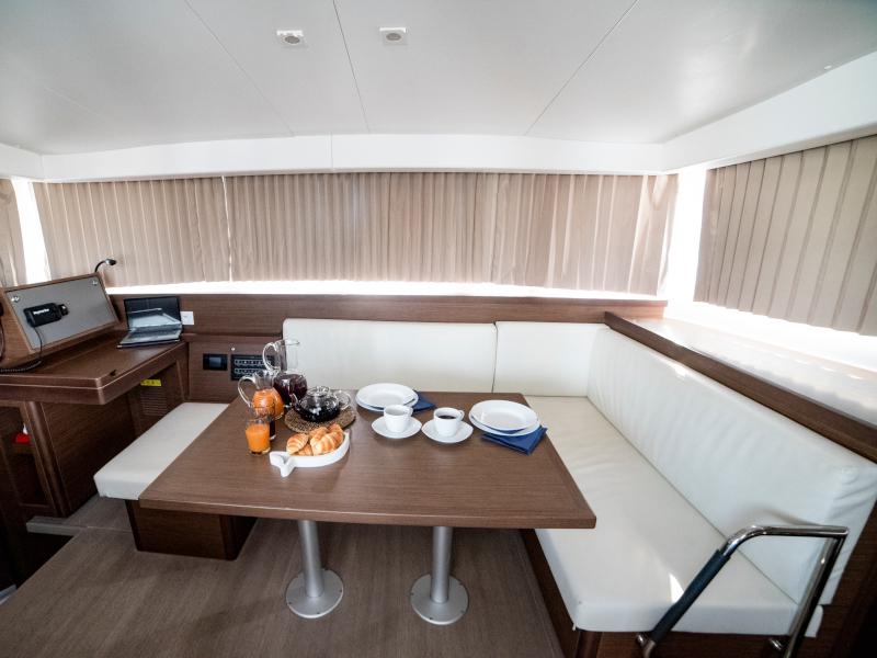 Book yachts online - catamaran - Lagoon 40 - Il Vento - rent