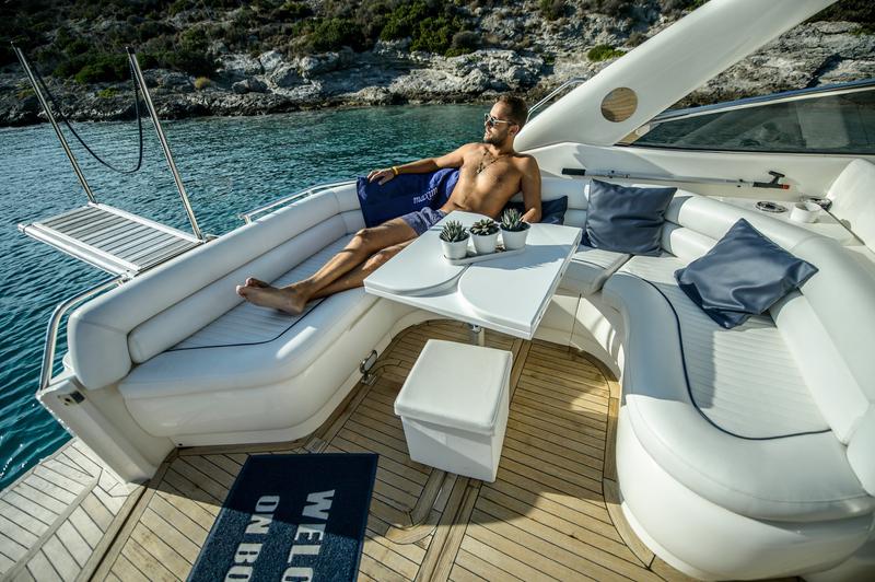 Book yachts online - motorboat - Sunseeker Portofino 40 - Maxim - rent