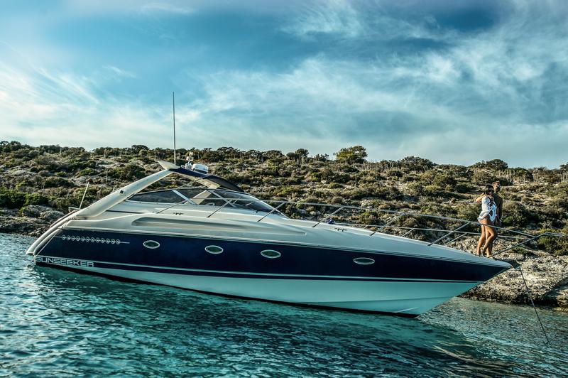 Book yachts online - motorboat - Sunseeker Portofino 40 - Maxim - rent