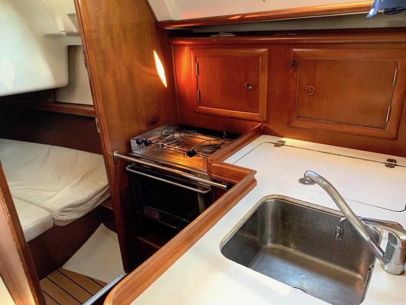 Book yachts online - sailboat - Oceanis 331 - Wind 1 - rent