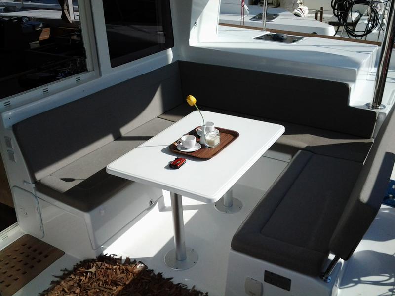 Book yachts online - catamaran - Lagoon 400 - Tramontana - rent
