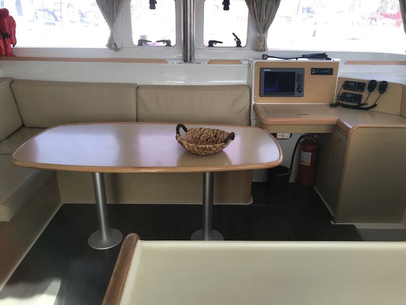 Book yachts online - catamaran - Lagoon 400 - Tramontana - rent