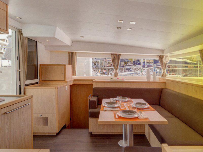 Book yachts online - catamaran - Lagoon 400 - Tramontana - rent