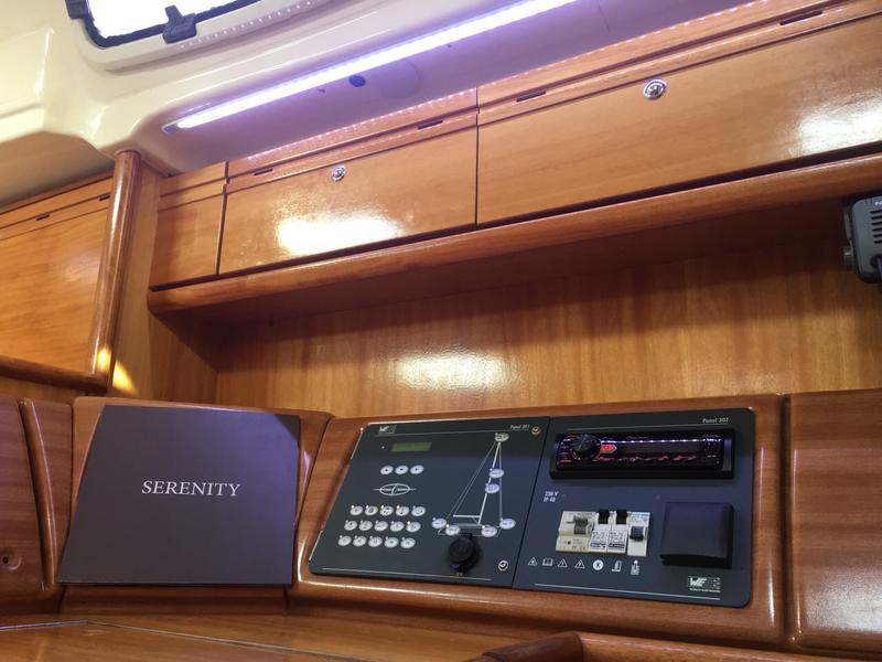 Book yachts online - sailboat - Bavaria 42 Cruiser - Serenity - rent