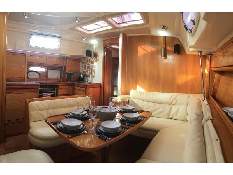 Book yachts online - sailboat - Bavaria 42 Cruiser - Serenity - rent