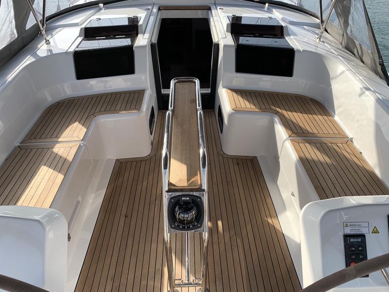 Book yachts online - sailboat - Hanse 458 - Astrea - rent