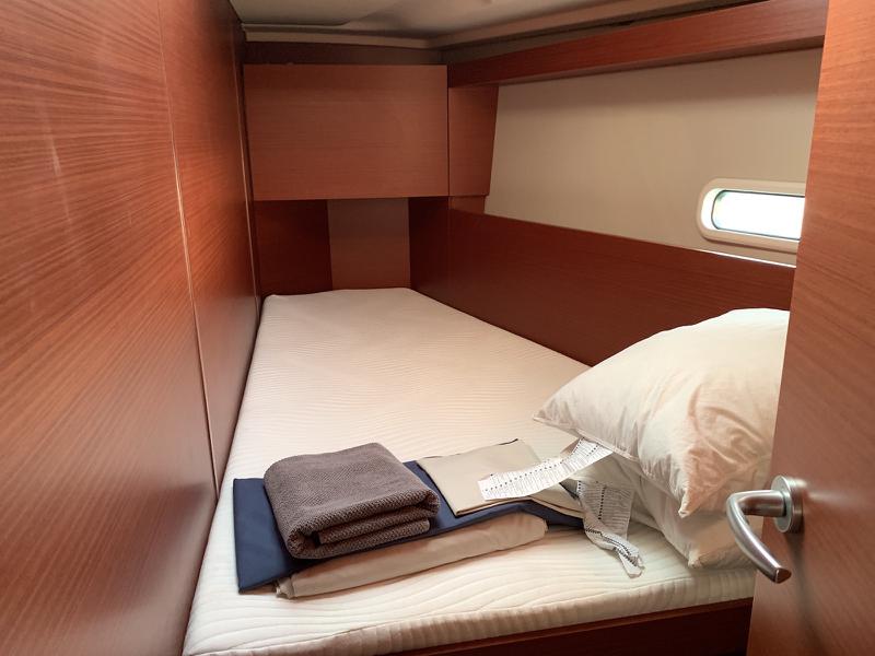 Book yachts online - sailboat - Hanse 458 - Astrea - rent