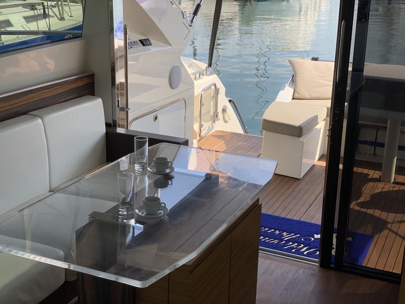 Book yachts online - motorboat - Absolute 52 - Tequila - rent