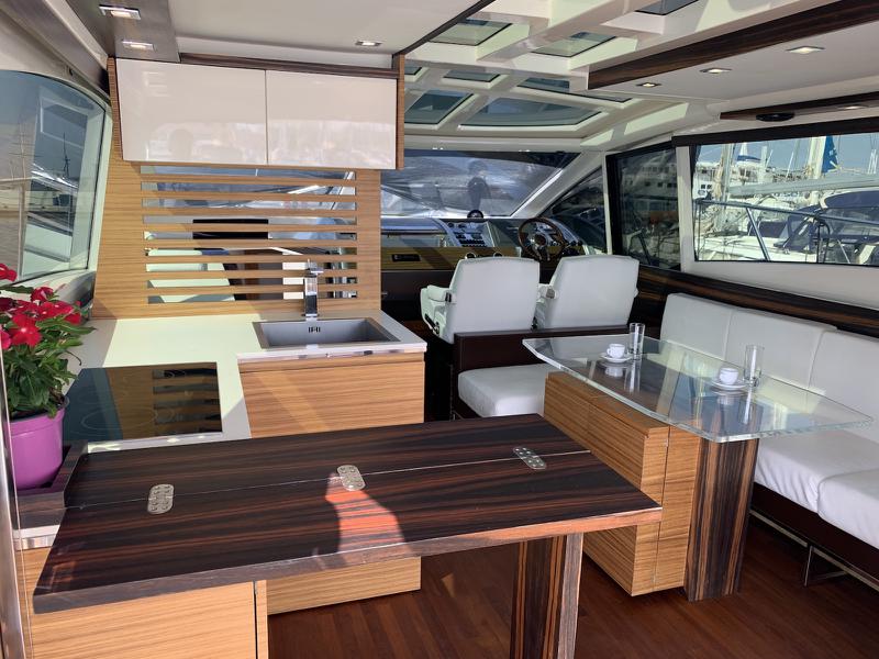 Book yachts online - motorboat - Absolute 52 - Tequila - rent