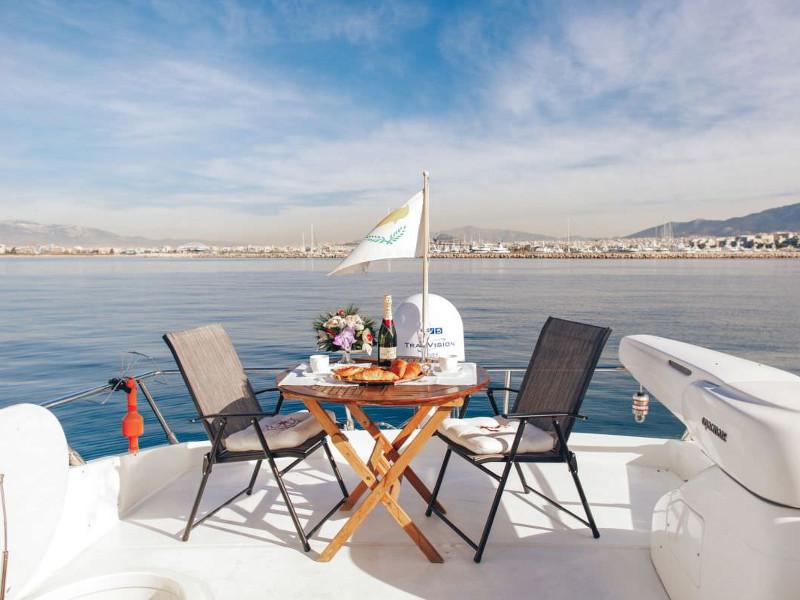 Book yachts online - motorboat - PR Marine 62 - Valentina - rent