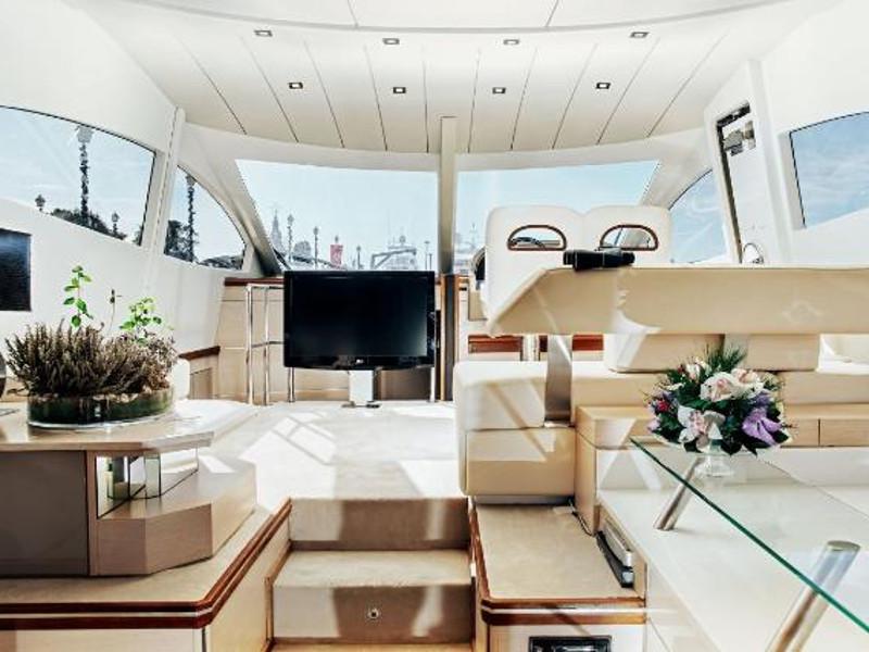 Book yachts online - motorboat - PR Marine 62 - Valentina - rent