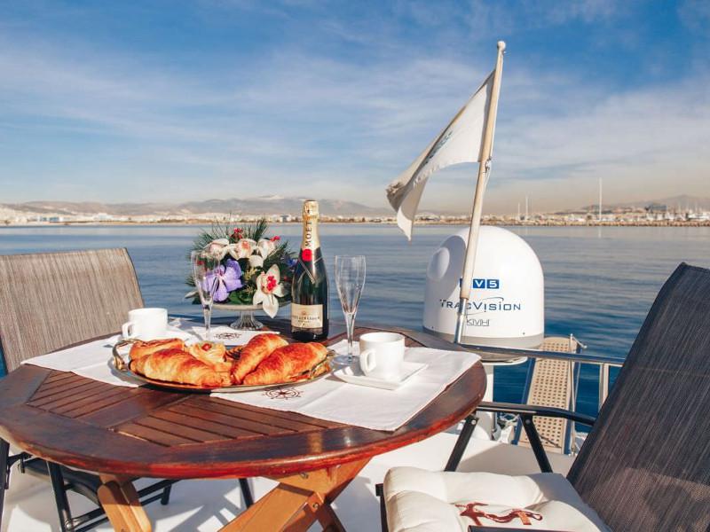 Book yachts online - motorboat - PR Marine 62 - Valentina - rent