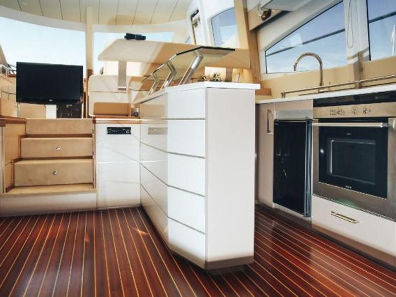 Book yachts online - motorboat - PR Marine 62 - Valentina - rent