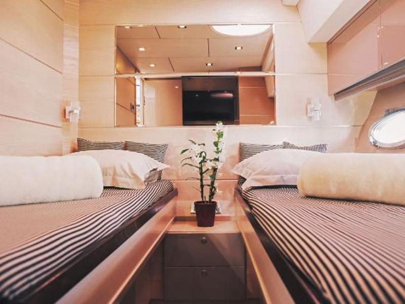 Book yachts online - motorboat - PR Marine 62 - Valentina - rent