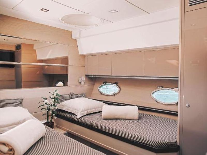 Book yachts online - motorboat - PR Marine 62 - Valentina - rent