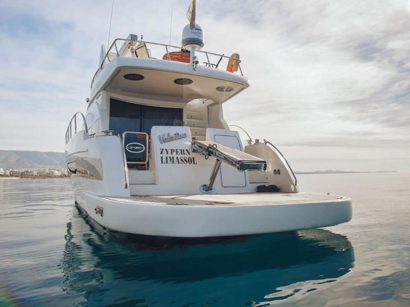 Book yachts online - motorboat - PR Marine 62 - Valentina - rent