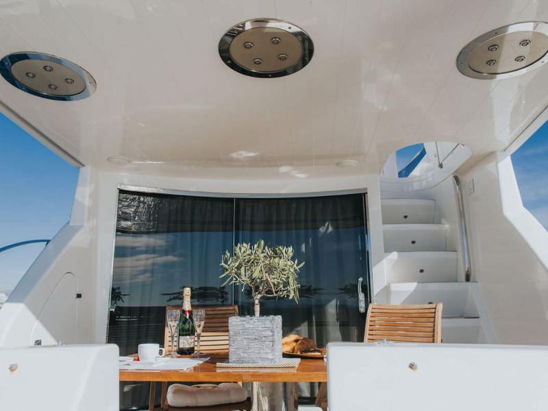 Book yachts online - motorboat - PR Marine 62 - Valentina - rent