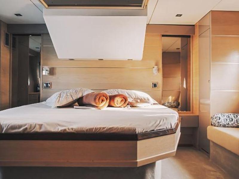 Book yachts online - motorboat - PR Marine 62 - Valentina - rent