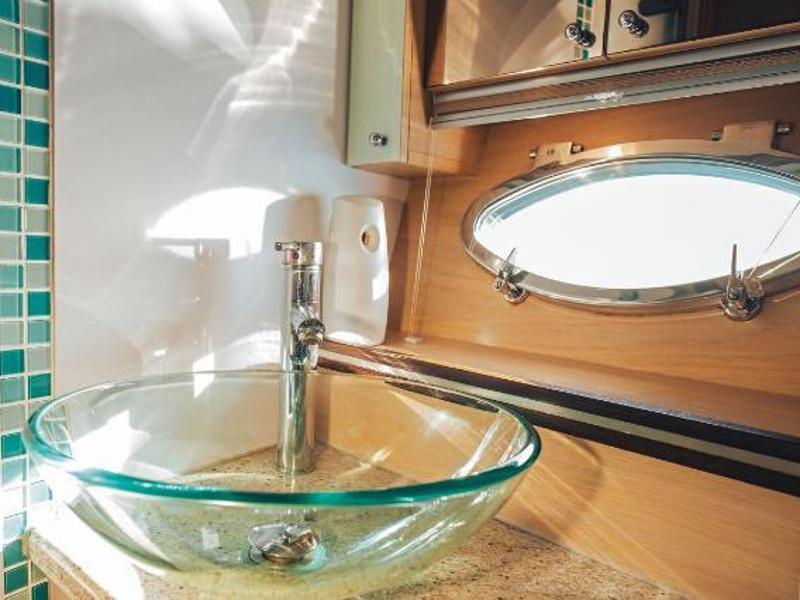 Book yachts online - motorboat - PR Marine 62 - Valentina - rent