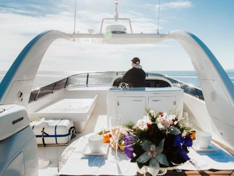 Book yachts online - motorboat - PR Marine 62 - Valentina - rent