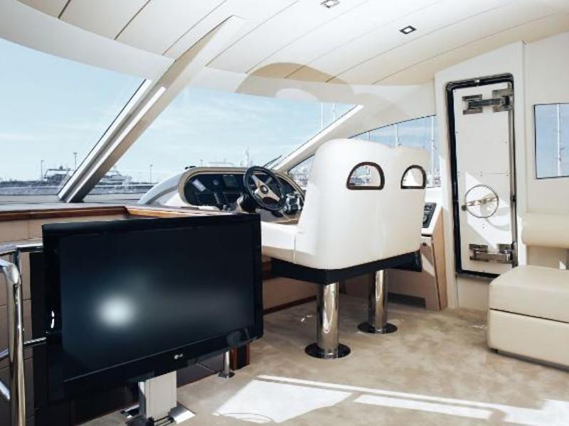 Book yachts online - motorboat - PR Marine 62 - Valentina - rent