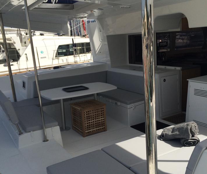 Book yachts online - catamaran - Lagoon 450  Flybridge - Odysseus - rent