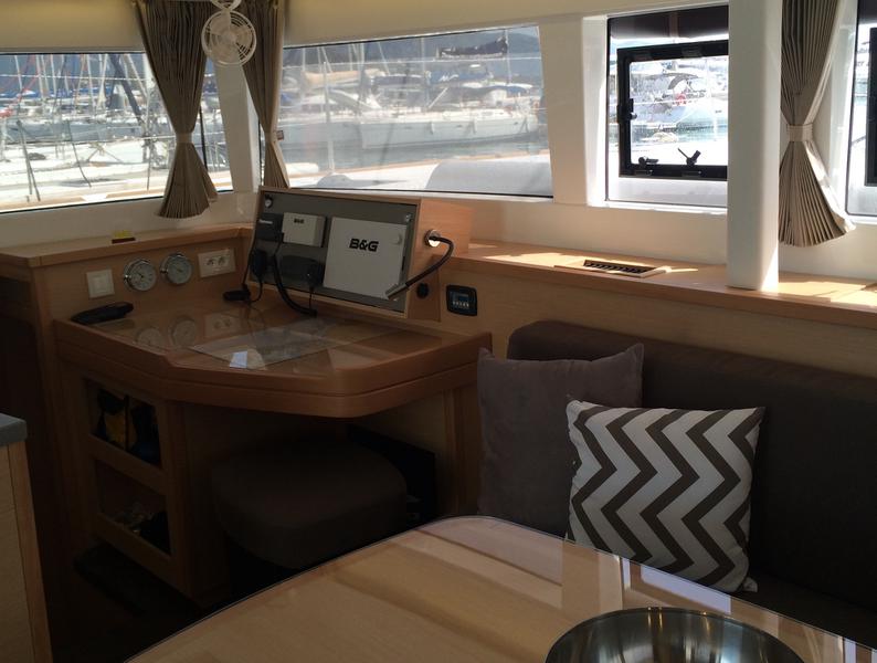 Book yachts online - catamaran - Lagoon 450  Flybridge - Odysseus - rent