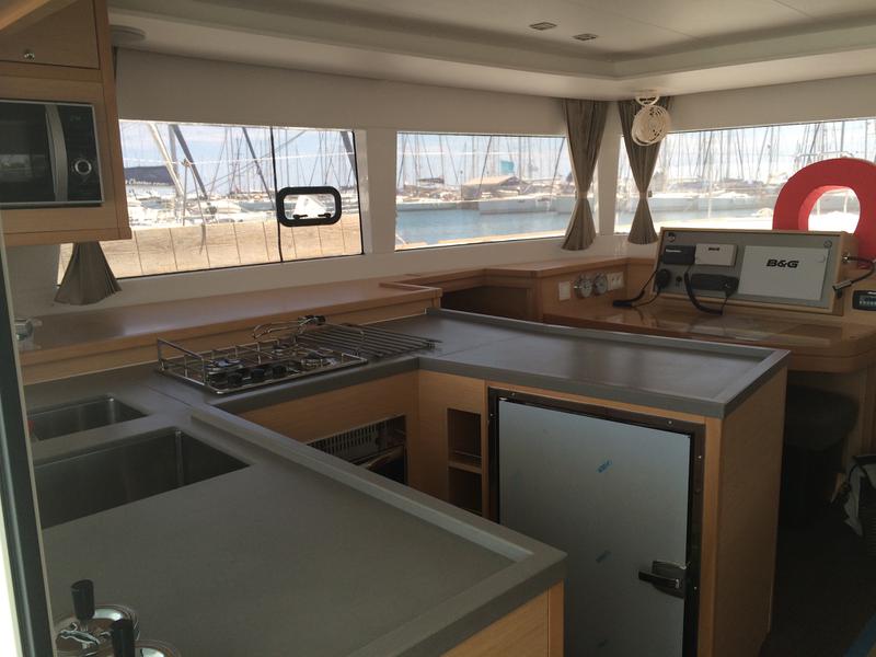 Book yachts online - catamaran - Lagoon 450  Flybridge - Odysseus - rent