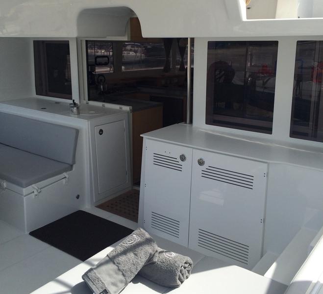 Book yachts online - catamaran - Lagoon 450  Flybridge - Odysseus - rent