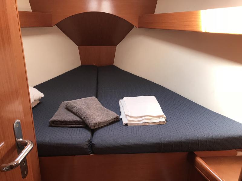 Book yachts online - sailboat - Cyclades 43.4 - Estera - rent