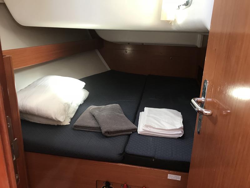 Book yachts online - sailboat - Cyclades 43.4 - Estera - rent