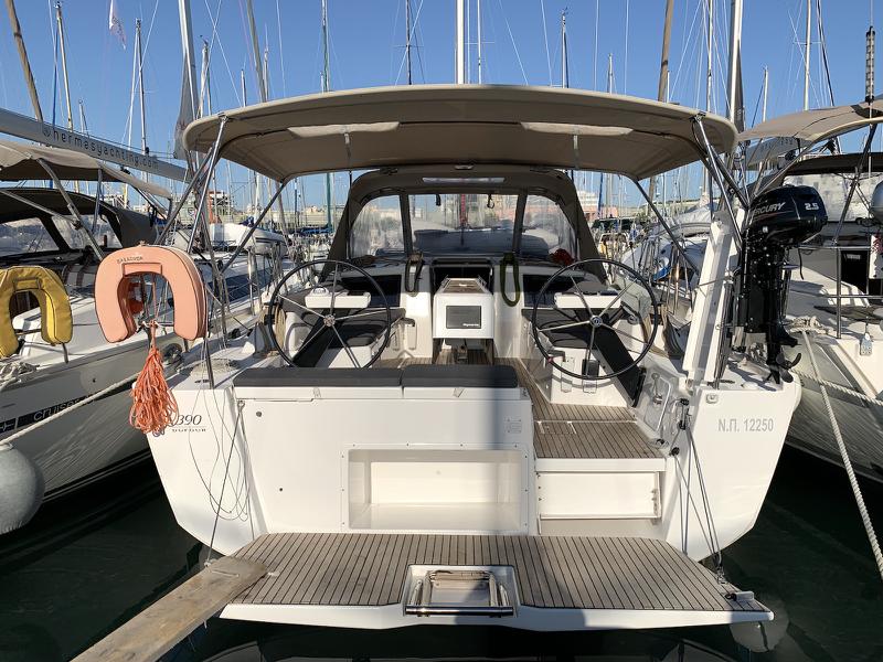 Book yachts online - sailboat - Dufour 390 Grand Large - Barracuda - rent
