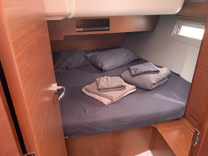 Book yachts online - sailboat - Dufour 390 Grand Large - Barracuda - rent