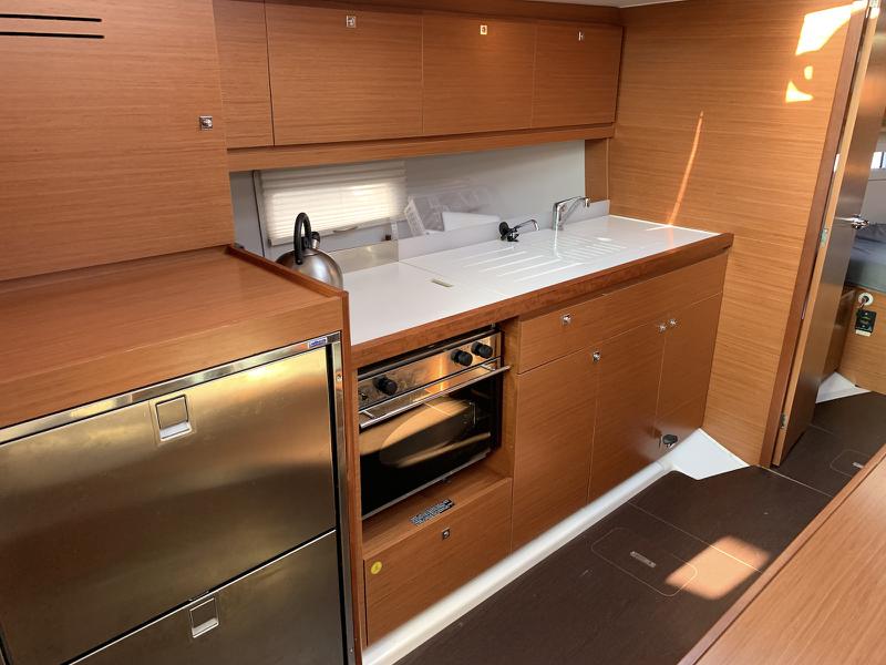 Book yachts online - sailboat - Dufour 390 Grand Large - Barracuda - rent