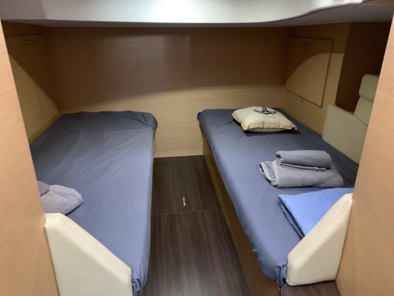 Book yachts online - motorboat - Beneteau Monte Carlo 37 ΗΤ - Hermes (Skippered) - rent