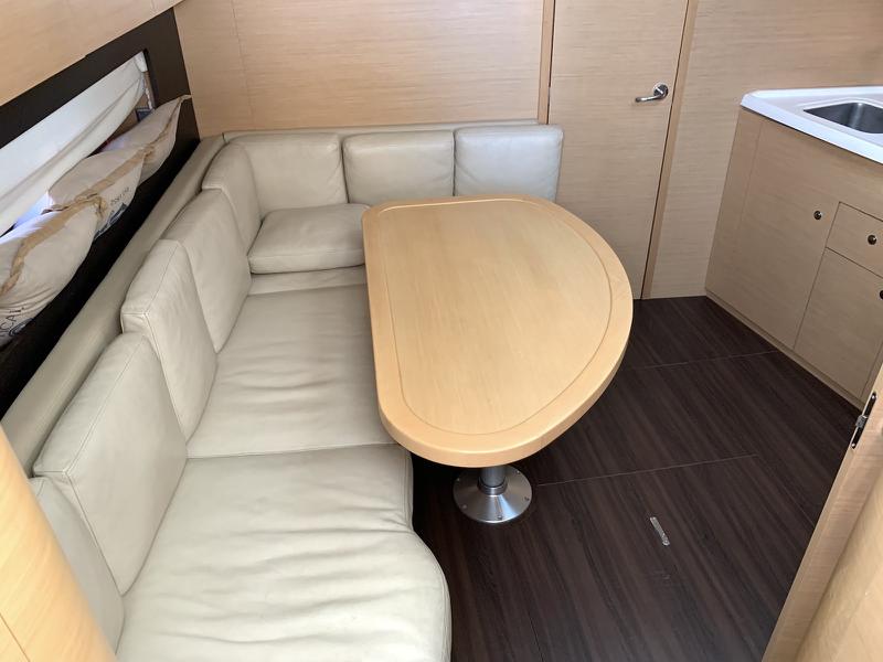 Book yachts online - motorboat - Beneteau Monte Carlo 37 ΗΤ - Hermes (Skippered) - rent