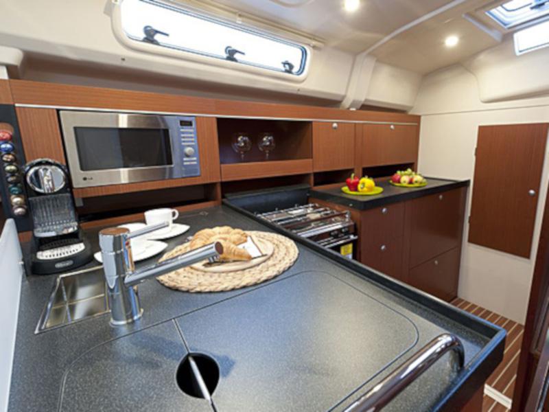 Book yachts online - sailboat - Hanse 385 - Thetis - rent