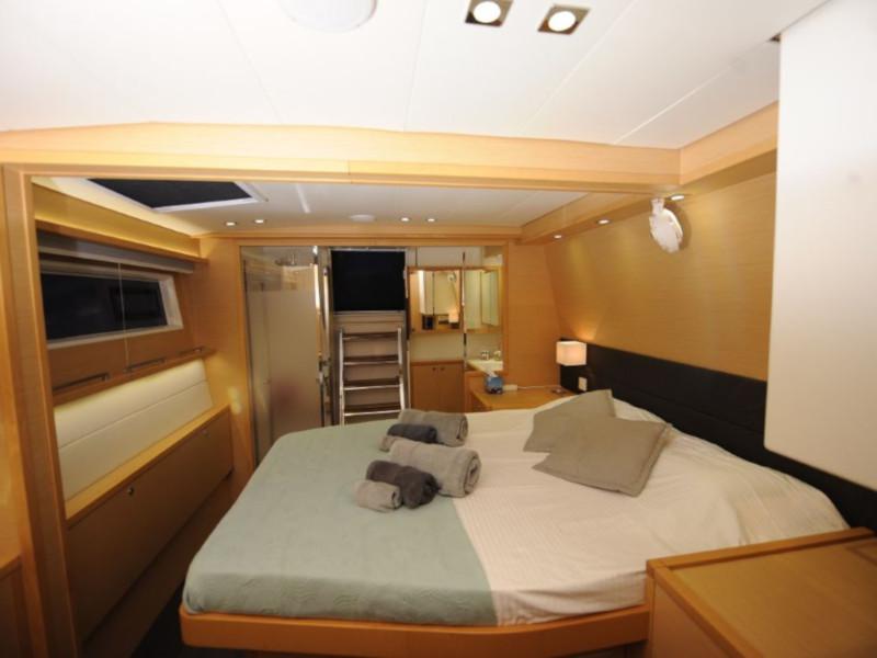 Book yachts online - catamaran - Lagoon 560 - Daddy's Hobby - rent