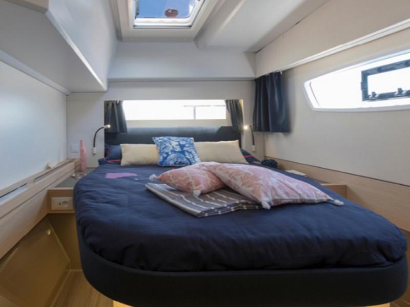 Book yachts online - catamaran - Astréa 42 - Princess Kiara - rent