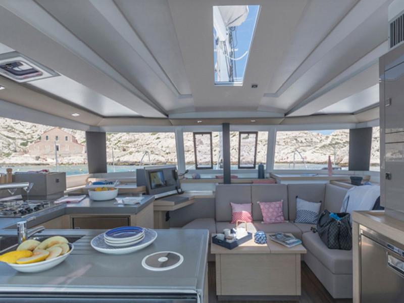 Book yachts online - catamaran - Astréa 42 - Princess Kiara - rent