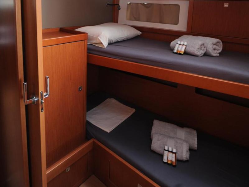 Book yachts online - sailboat - Beneteau Sense 50 - Free Bird - rent