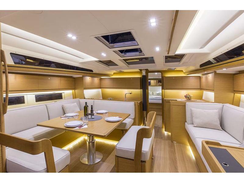 Book yachts online - sailboat - Dufour 520 Grand Large - Euribia - rent