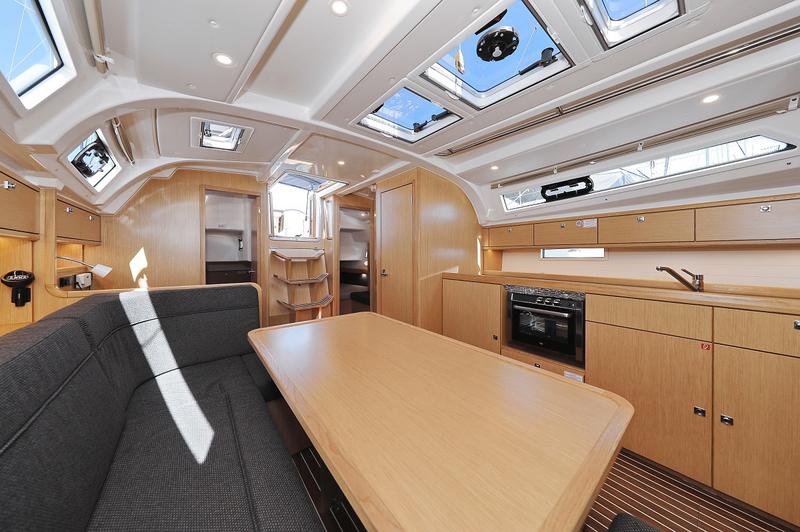 Book yachts online - sailboat - Bavaria Cruiser 41 - Hemonaty - rent