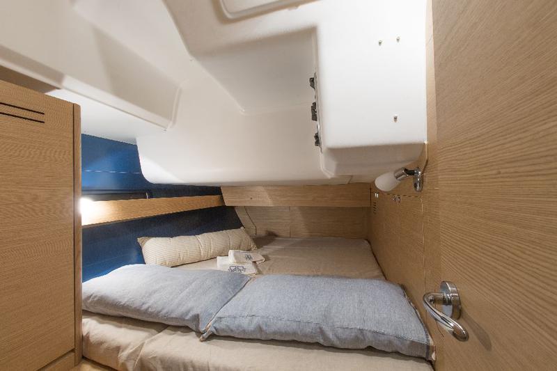 Book yachts online - sailboat - Dufour 460 Grand Large - Eva   - rent