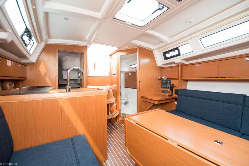 Book yachts online - sailboat - Bavaria Cruiser 34 - Lia  - rent