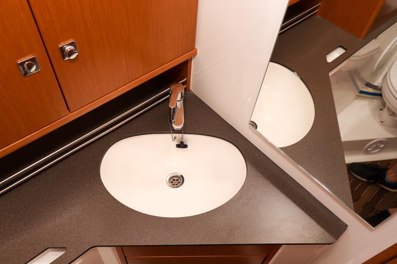 Book yachts online - sailboat - Bavaria Cruiser 34 - Lia  - rent