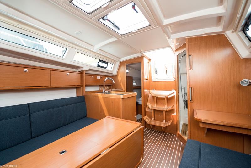 Book yachts online - sailboat - Bavaria Cruiser 34 - Lia  - rent