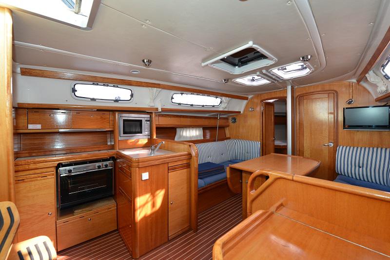 Book yachts online - sailboat - Bavaria 38 cruiser - Enigma - rent