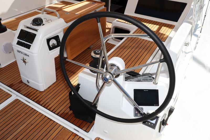 Book yachts online - sailboat - Sun Odyssey 440 - 3 cabin, 2 heads - Ella Victoria - rent